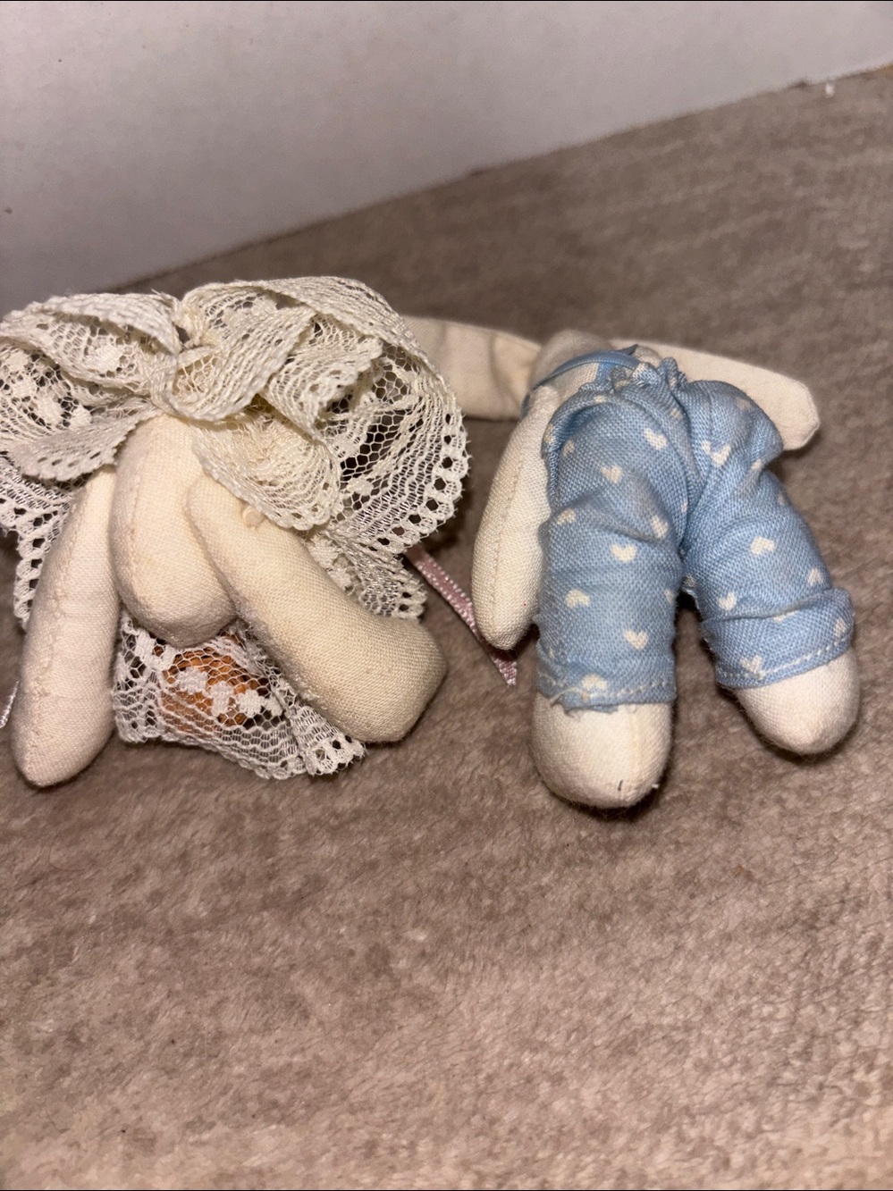 Vintage Tiny Cream Fabric Bunny and Bear cottage core Overalls basket flowers - Picture 4 of 5